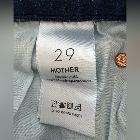 MOTHER Rascal Ankle Snippet in Mint Condition
Size 29 - Picture 9 of 11